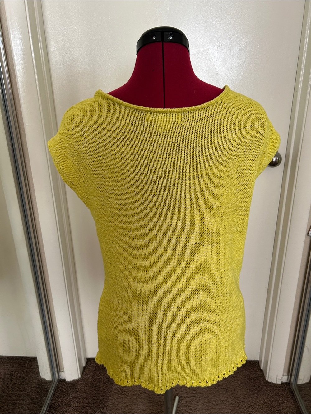 Liz Claiborne Bright Yellow Scoop Neck Knit Top